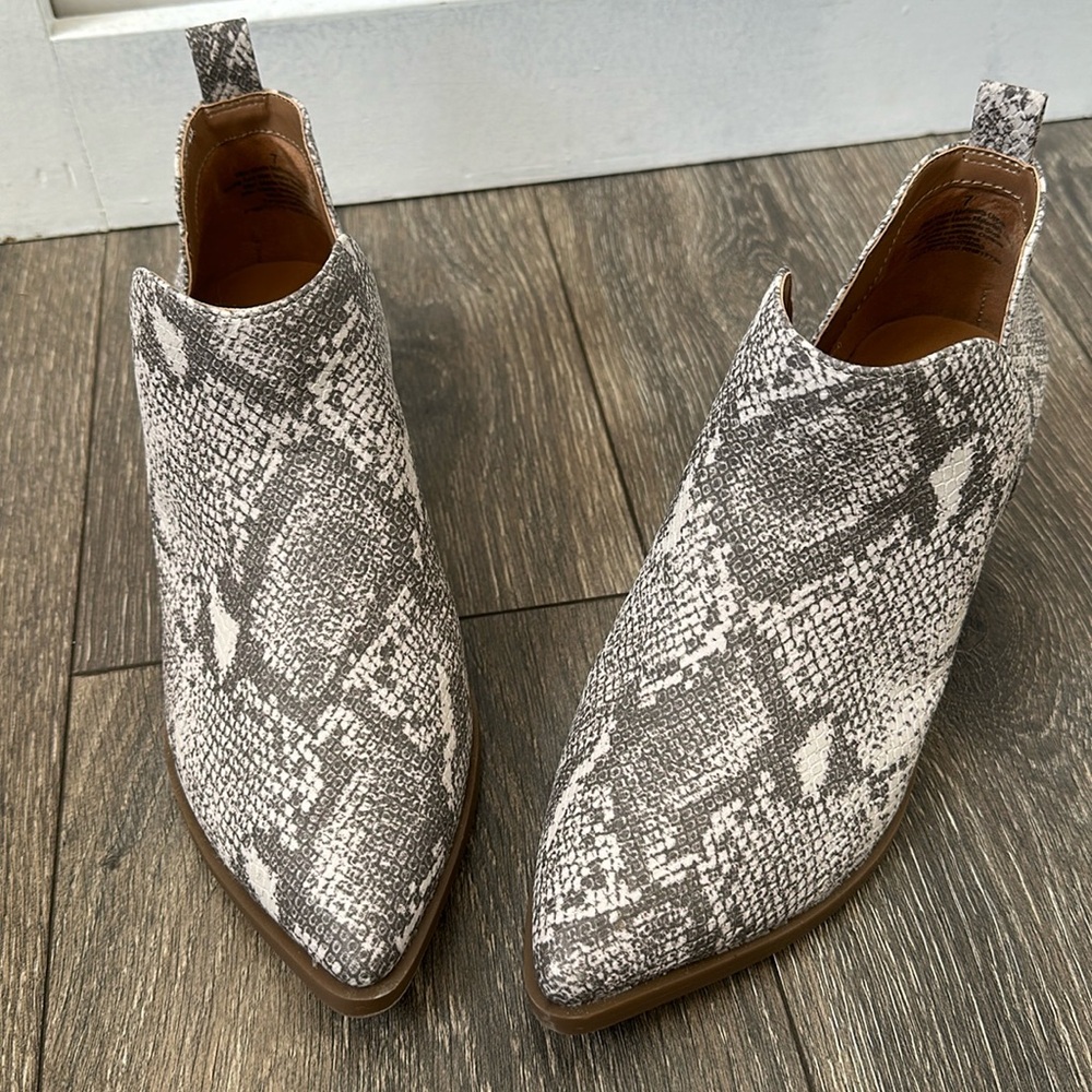 Ankle Height Grey Snakeskin Booties • Size 7